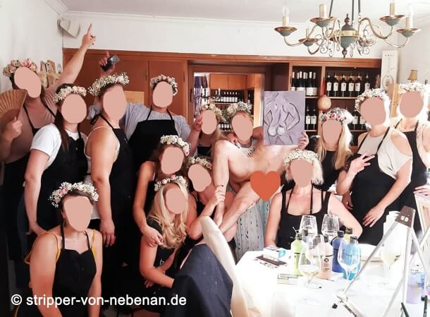 Aktmodell bei Junggesellinnenabschied von vorne